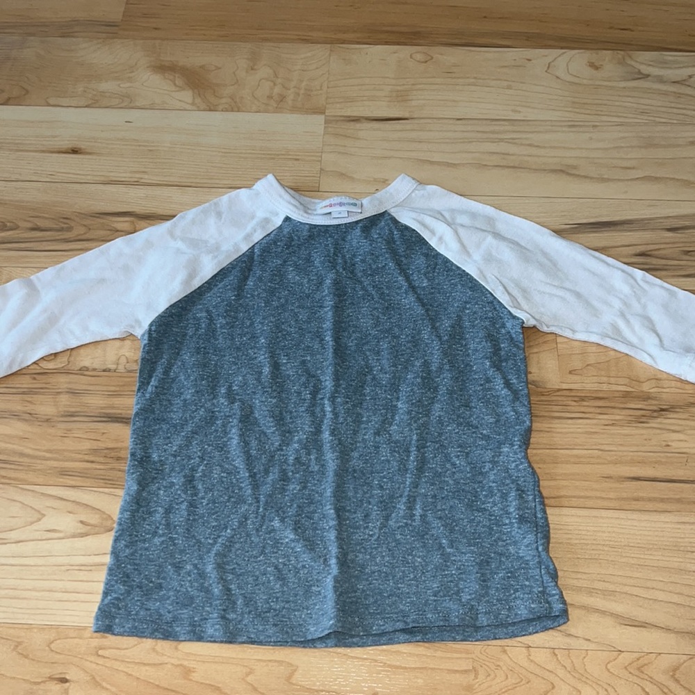 Size 2 Sloan Lularoe Raglan sleeve T - Picture 2 of 4